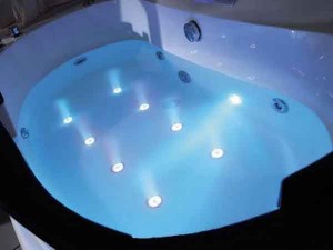 نور پردازی استخر توسط چراغ استخری LED
