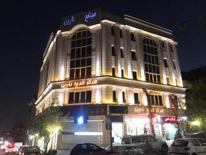 نورپردازی نمای ساختمان اداری تجاری